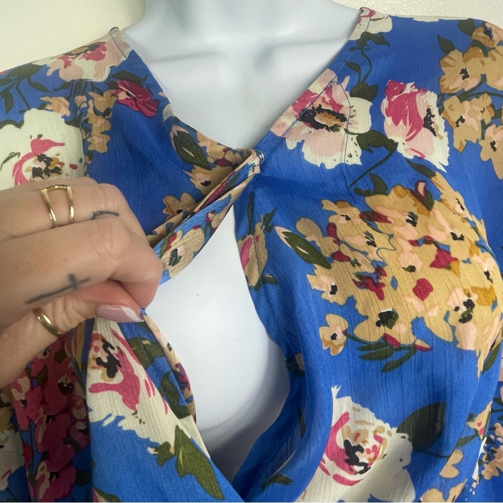 Umgee Bohemian V-neck twisted front floral blouse - Picture 3 of 5